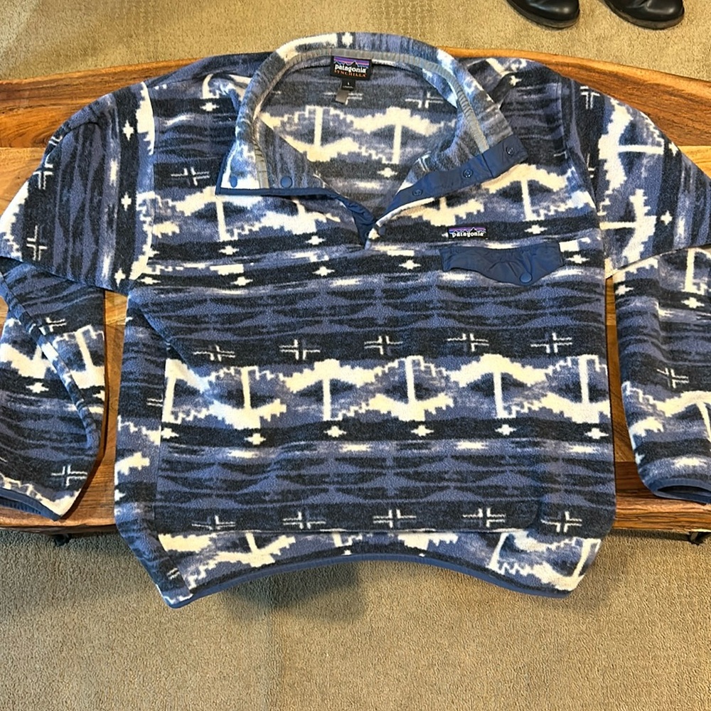 Patagonia lightweight Synchilla fleece pullover. Size L